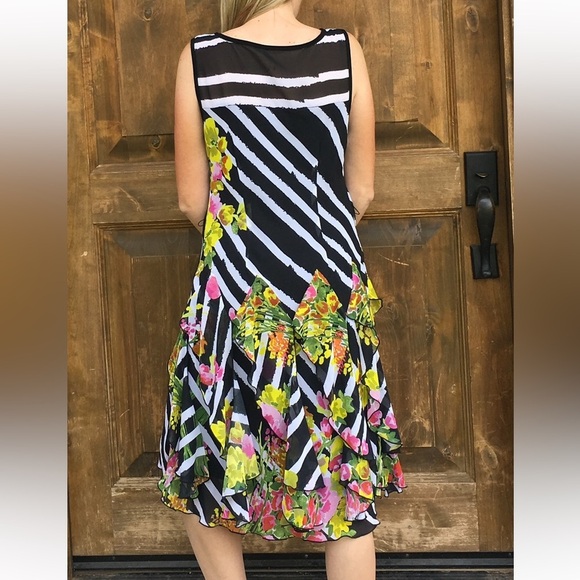 Chiffon Spring/summer Dress size 6 Petite 🌼 - Picture 3 of 3